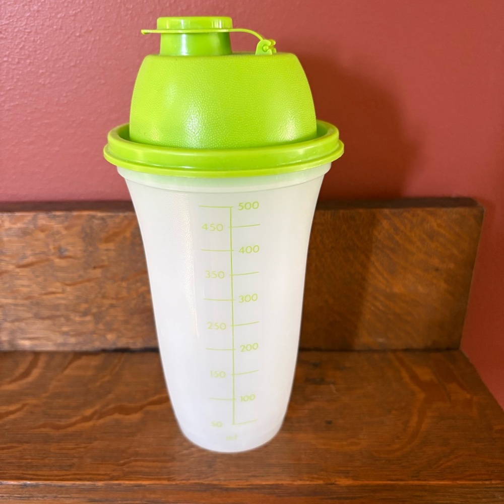 Tupperware Quick Shake Lime Green